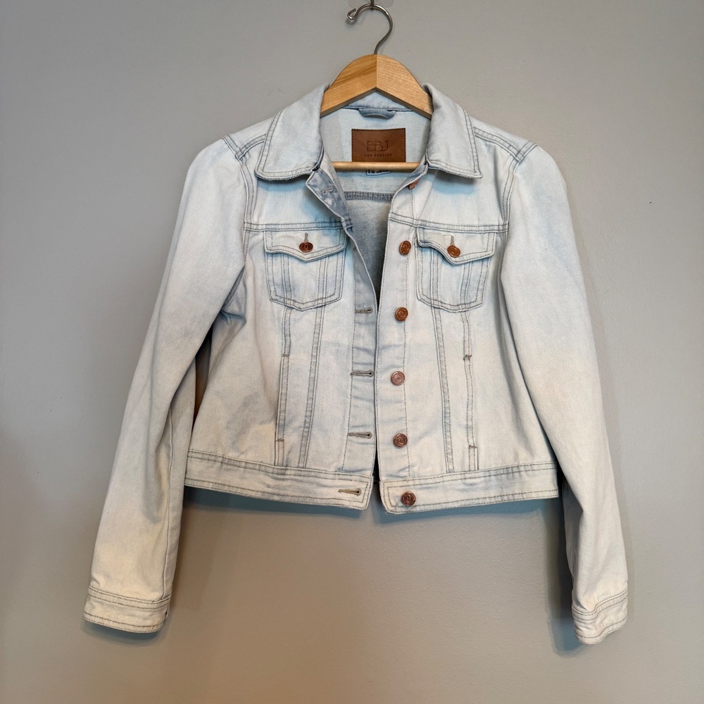 BBJ Los Angeles Womens Light Wash Denim Trucker Jacket Blue Size M JK10988Z
